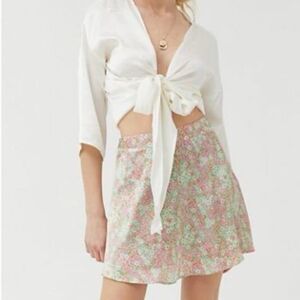 dress forum by los angeles sage floral satin mini skirt medium